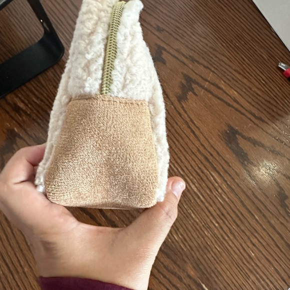 Hello Kitty Cream Fleece Make up Pouch - Picture 8 of 16